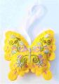 Vyšívaná dekorace - žlutý motýl